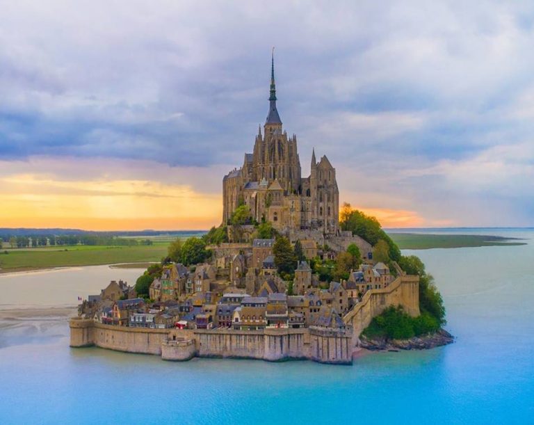 World’s Top 15 Famous Castles: Beautiful Masterpieces