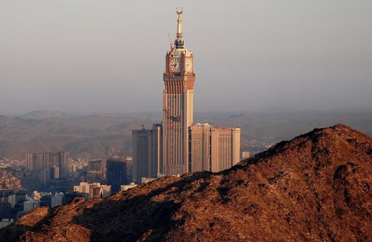 World’s Top 10 Famous Clock Towers: Iconic Timepieces